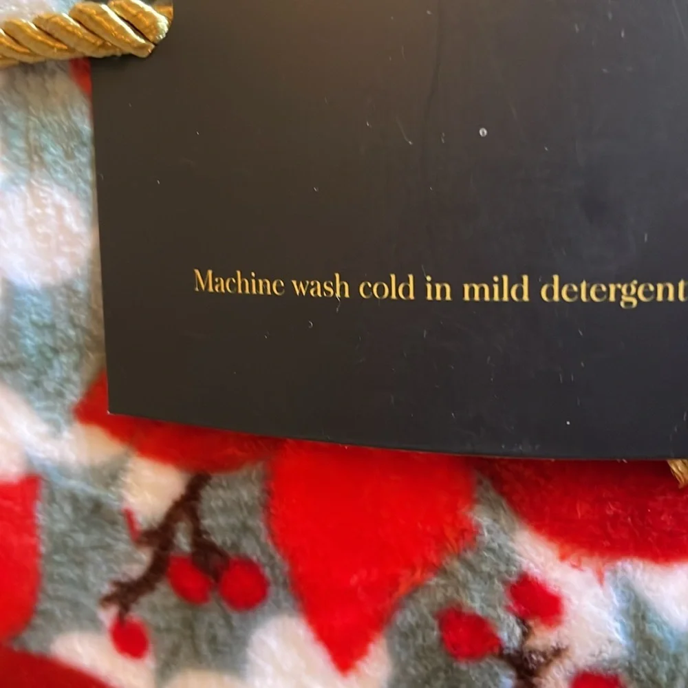 🎄Gorgeous King Sized Poinsettia Plush Blanket 🎄Rich vibrant colors! NWT - Picture 9 of 11